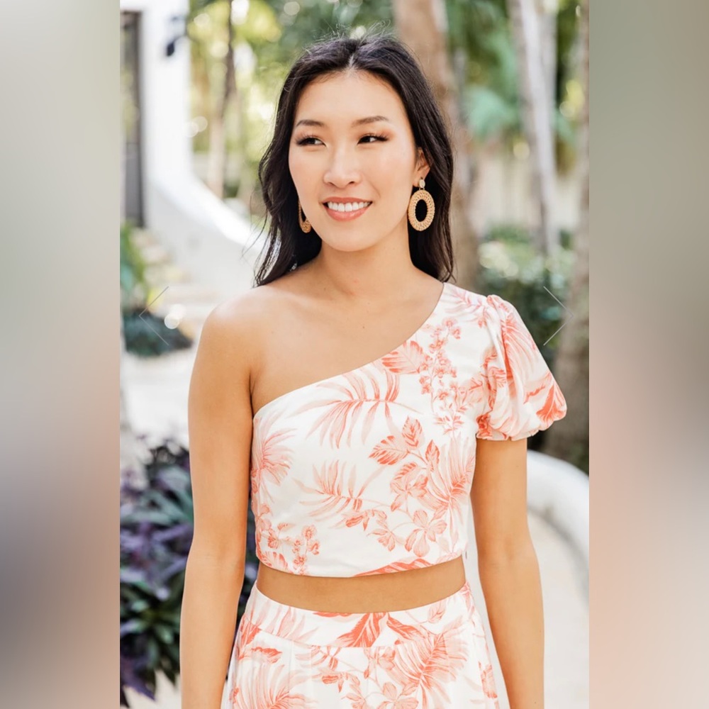 NWOT. Pink Lily Summertime Blooms Floral Cropped One Shoulder Blouse. Size S.